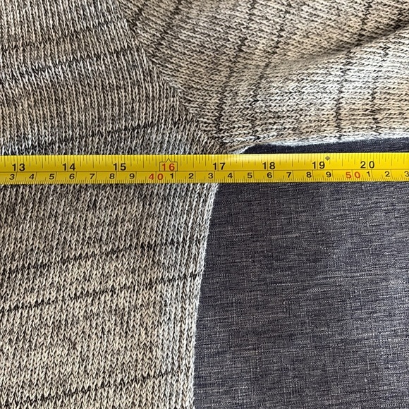 Threads Women’s Size L Short Sleeve 2 Pocket Lightweight Sweater - Picture 5 of 6